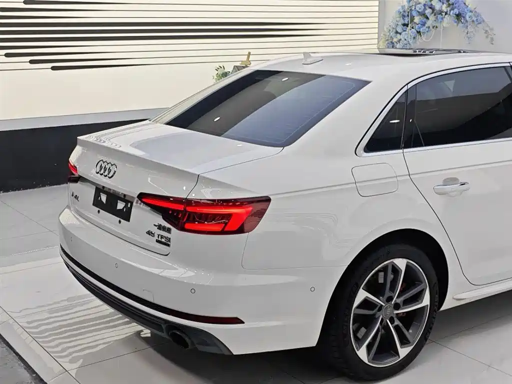 Audi A4L 2018 30th Anniversary 45 TFSI quattro Sport фото 9
