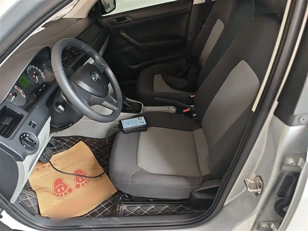 Škoda Rapid 2016 1.6L Automatic Forward Edition фото 15