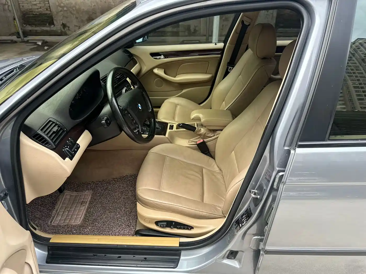 Photo 3 - BMW 3 Series