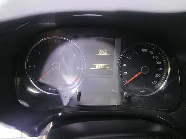 Volkswagen Lavida 2011 1.6L Automatic Pinya Edition — фото 4