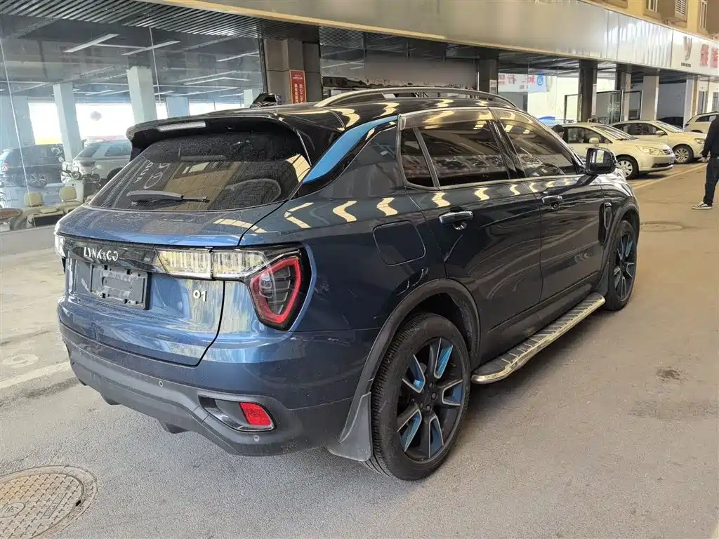 Lynk & Co 01 2017 2.0T 2WD Pro Shine Edition фото 7