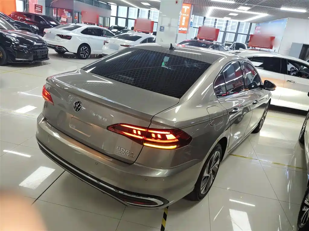 Volkswagen Bora 2023 300TSI DSG Premium Edition фото 5