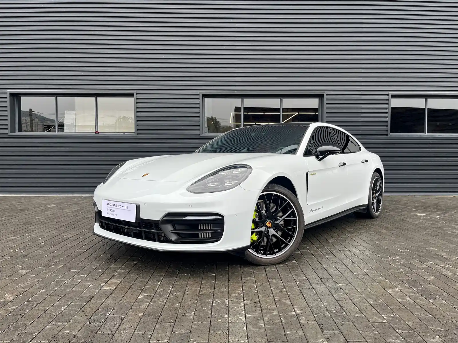 صورة 1 - Porsche Panamera New Energy