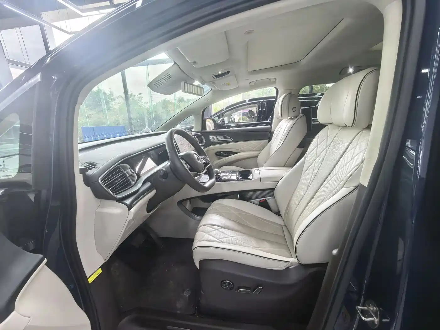 Denza D9 2024 DM-i 980 AWD Flagship фото 7