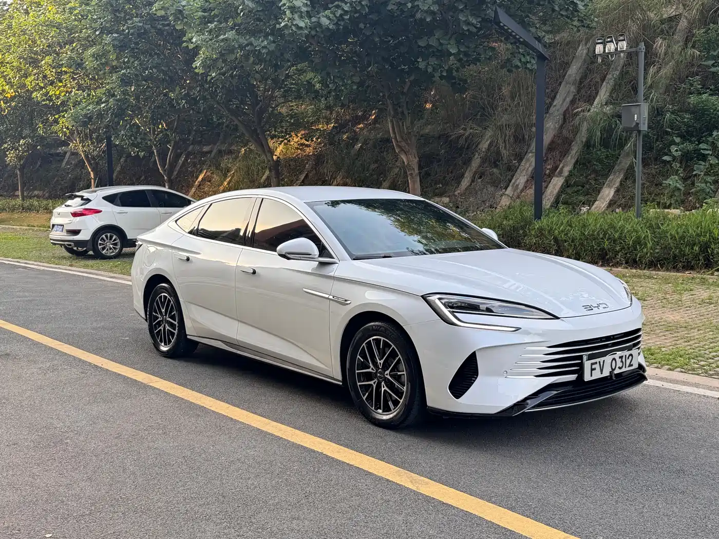 BYD Seal 2024 Glory Edition DM-i 1.5L 121km Elite фото 3