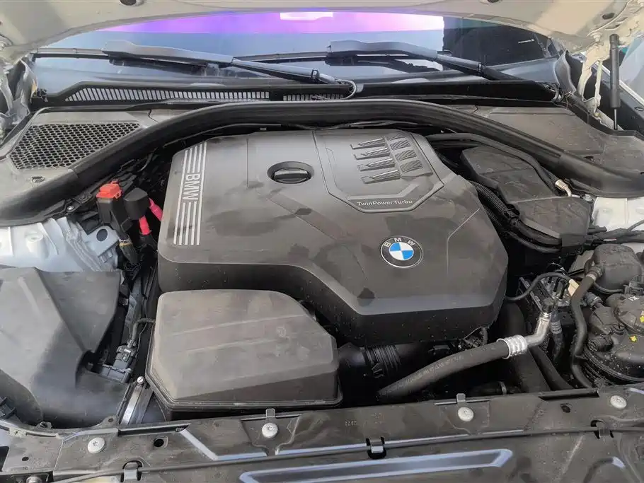 BMW 3 Series 2025 330i M Sport Night Edition фото 10