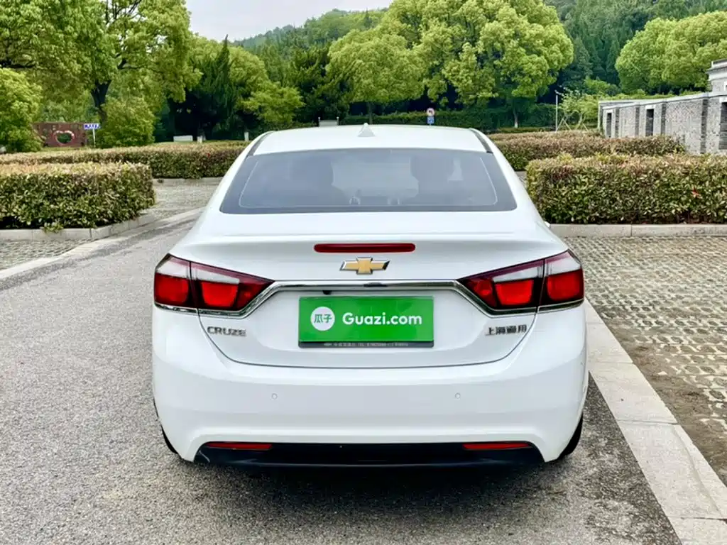 Photo 15 - Chevrolet Cruze