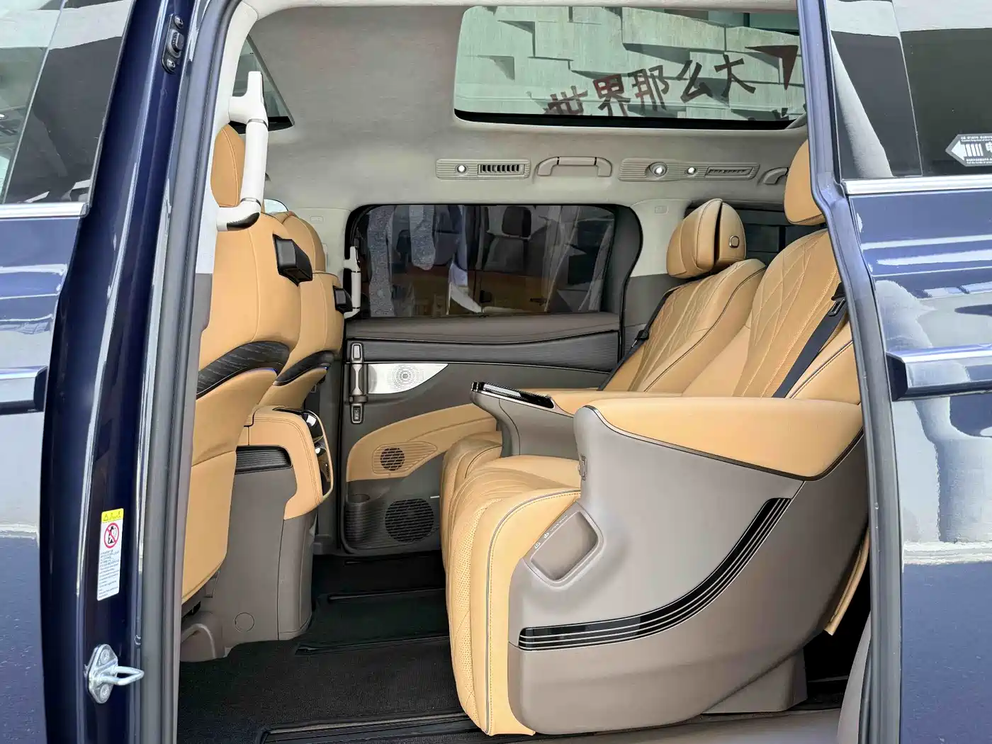Denza D9 2022 DM-i 970 AWD Flagship фото 10