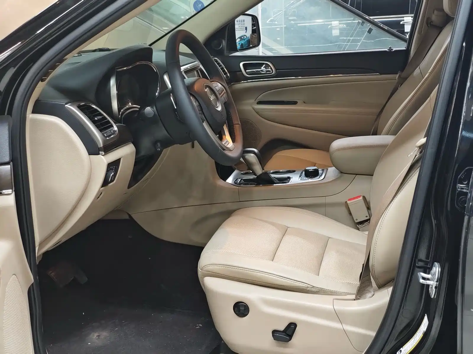 Фото 10 - Jeep Grand Cherokee (Import)
