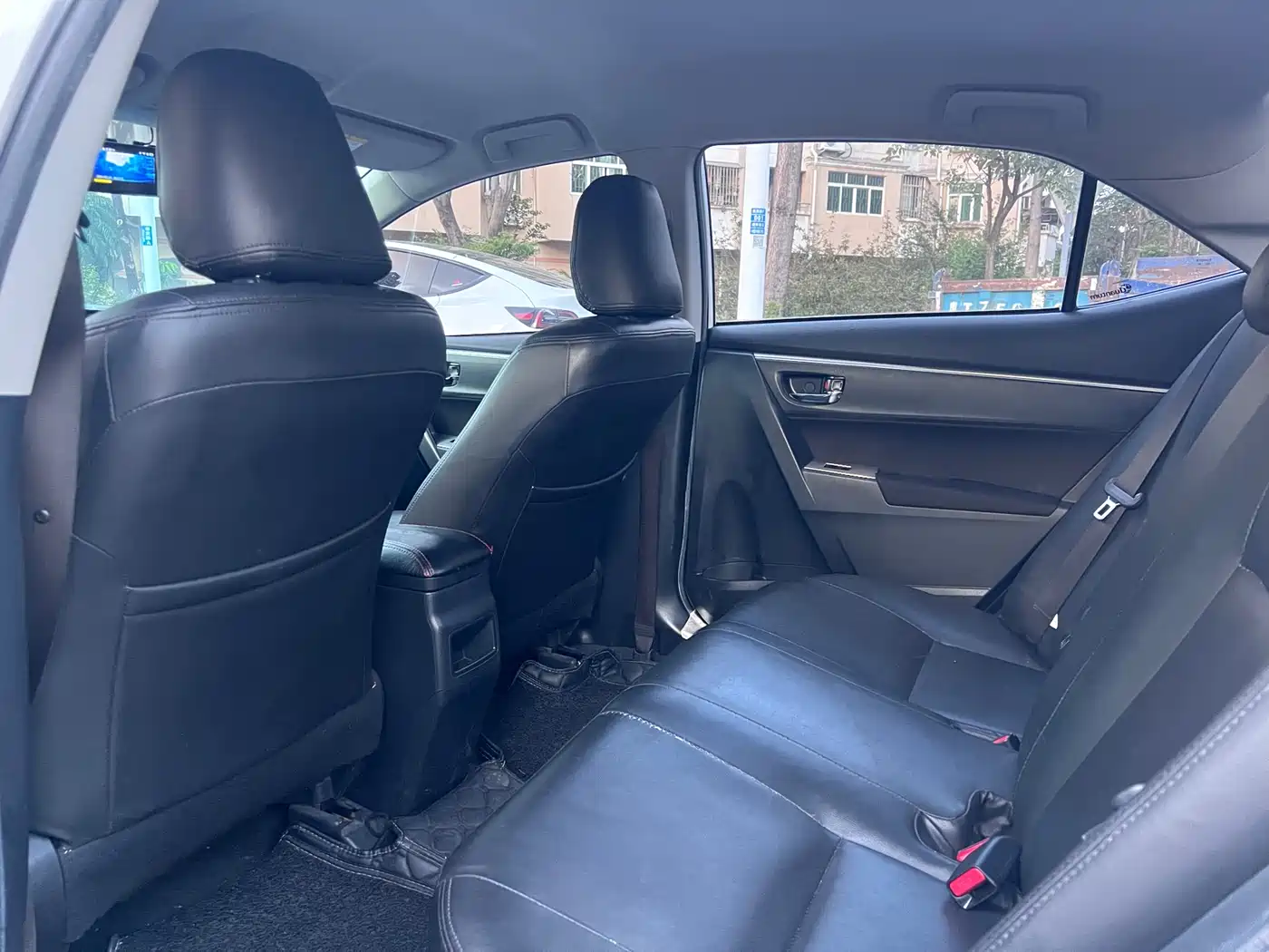 Toyota Corolla 2014 1.6L CVT GL фото 5