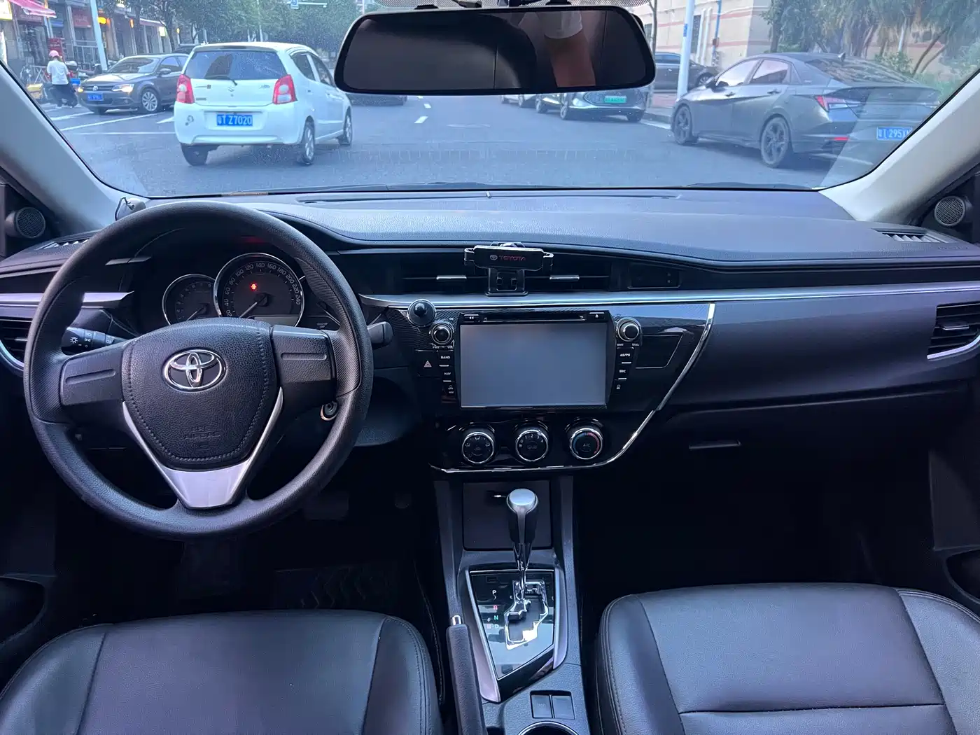 Toyota Corolla 2014 1.6L CVT GL фото 6