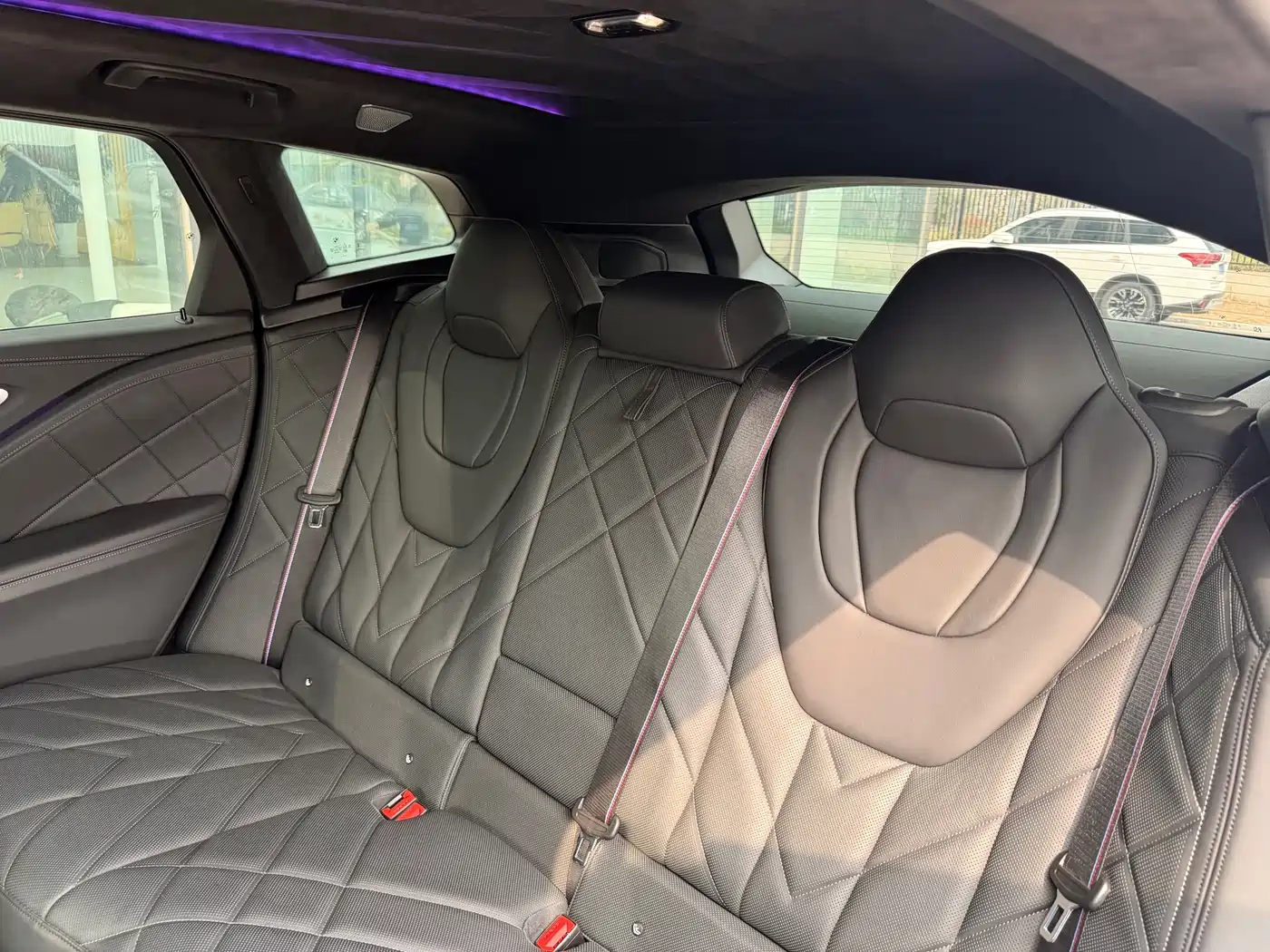 BMW XM 2023 50e фото 36