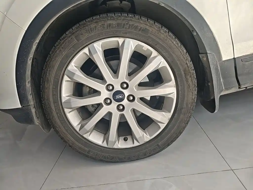 Фото 23 - Ford Kuga