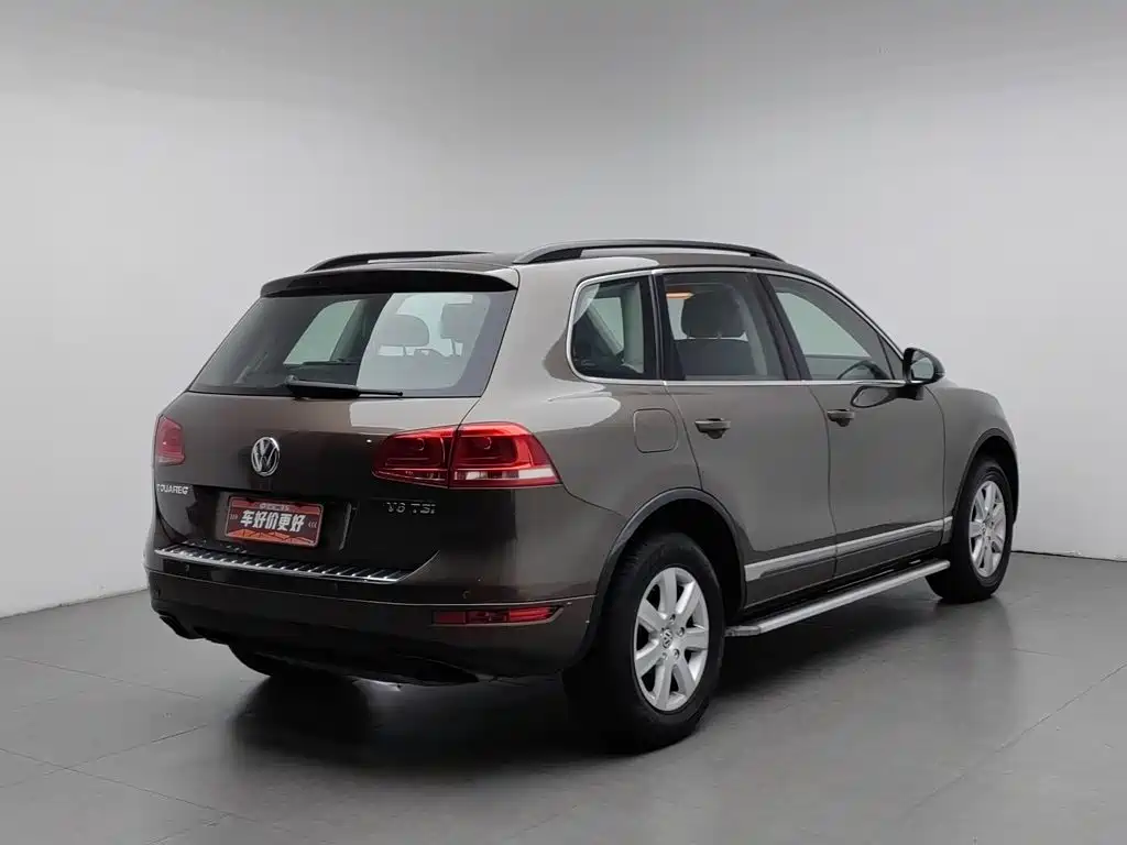 Фото 2 - Volkswagen Touareg