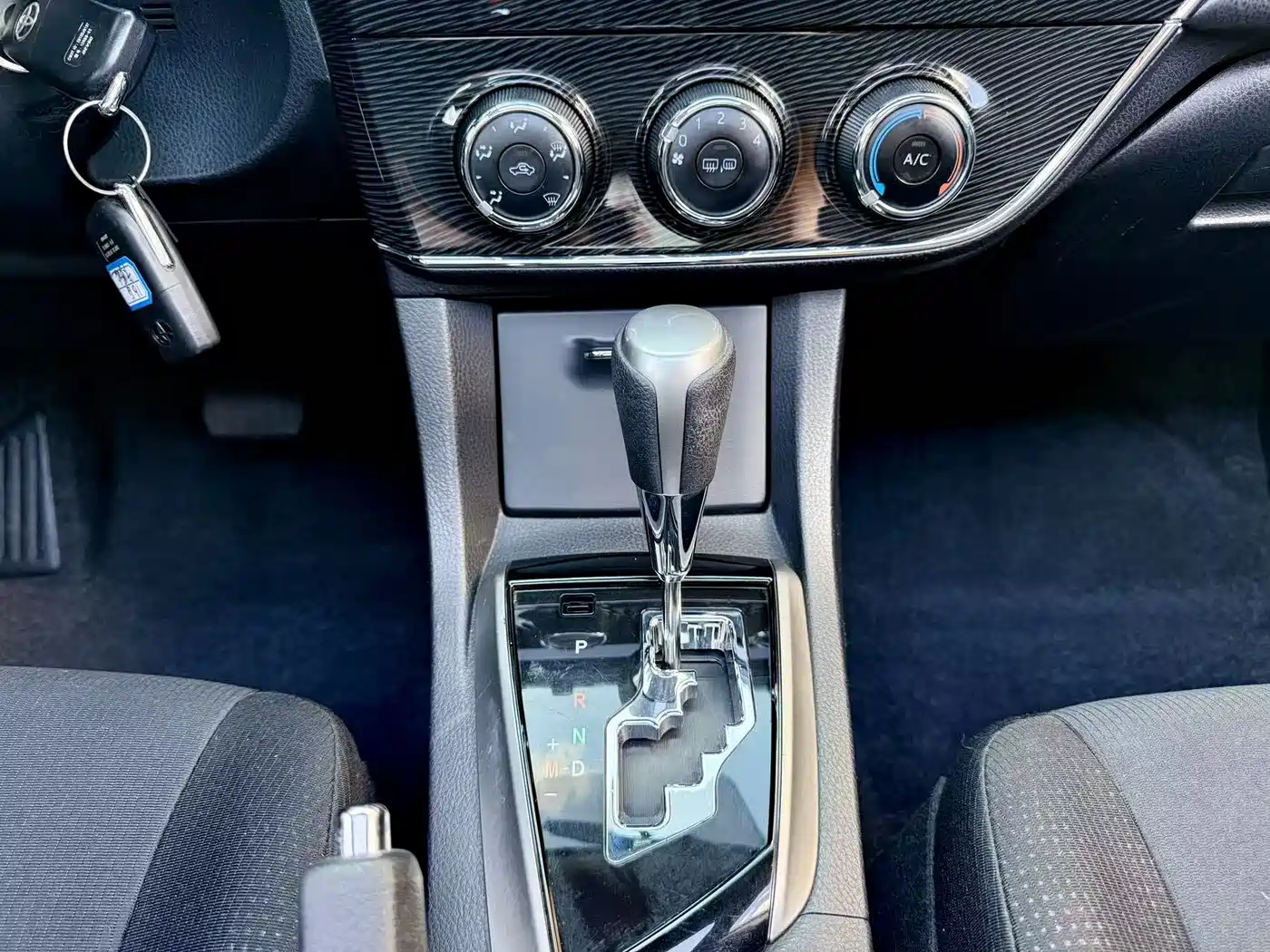 Toyota Corolla 2014 1.6L CVT GL-i фото 13