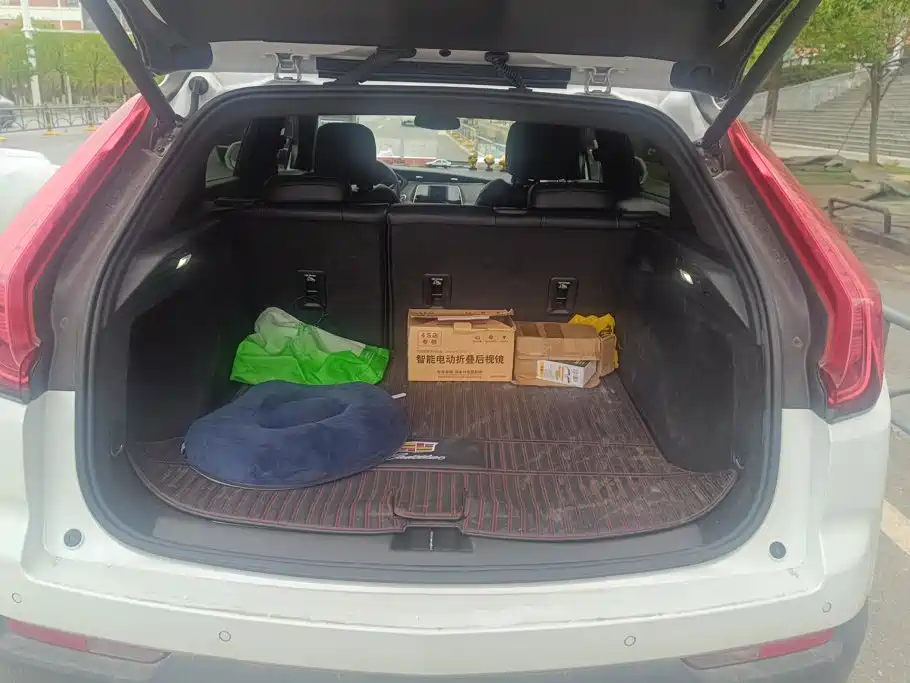 Photo 4 - Cadillac XT4