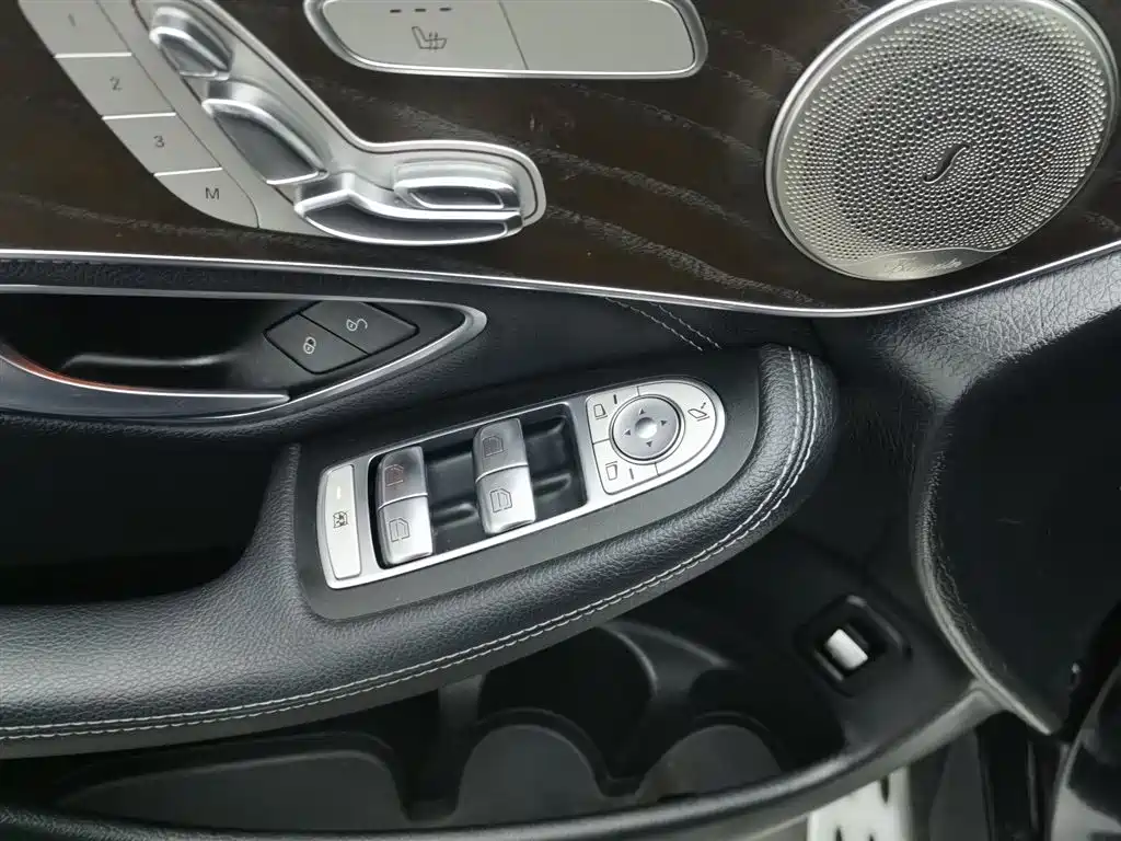 Mercedes-Benz GLC 2018 Facelift GLC 300 4MATIC Dynamic фото 9