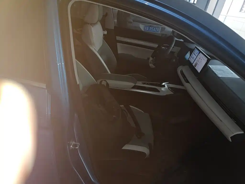 صورة 17 - Geely Emgrand L HiP