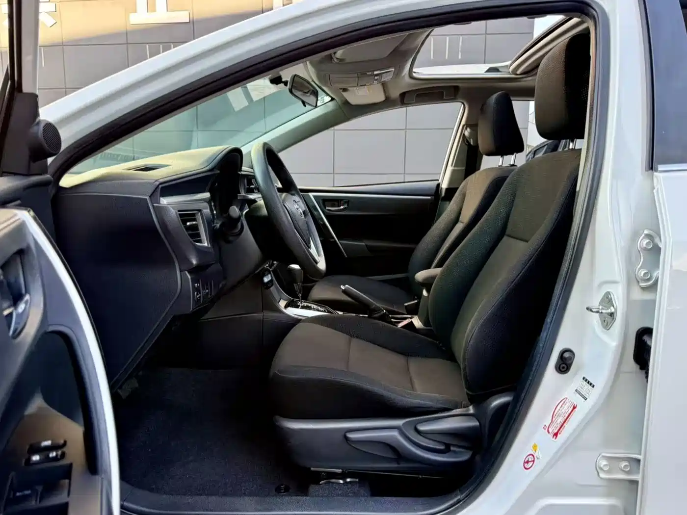 Toyota Corolla 2014 1.6L CVT GL-i фото 5