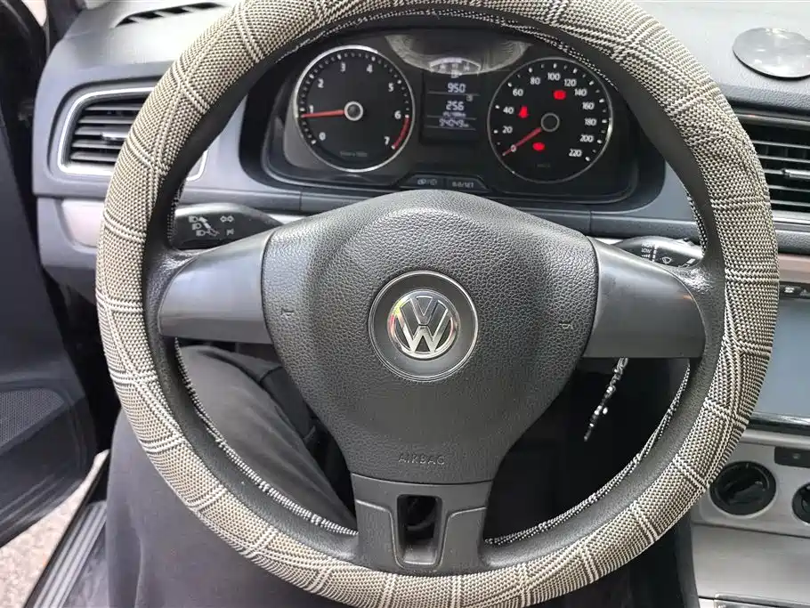 Volkswagen Lavida 2013 1.6L Manual Comfort Edition фото 15