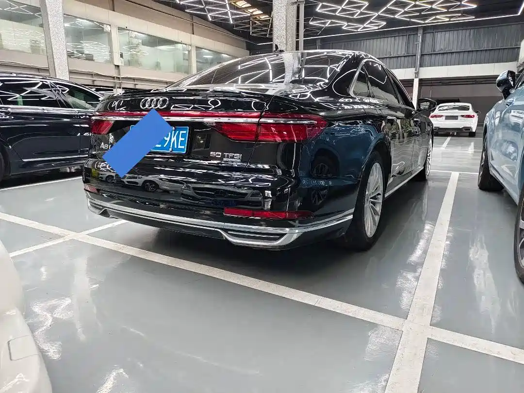 AUDI A8