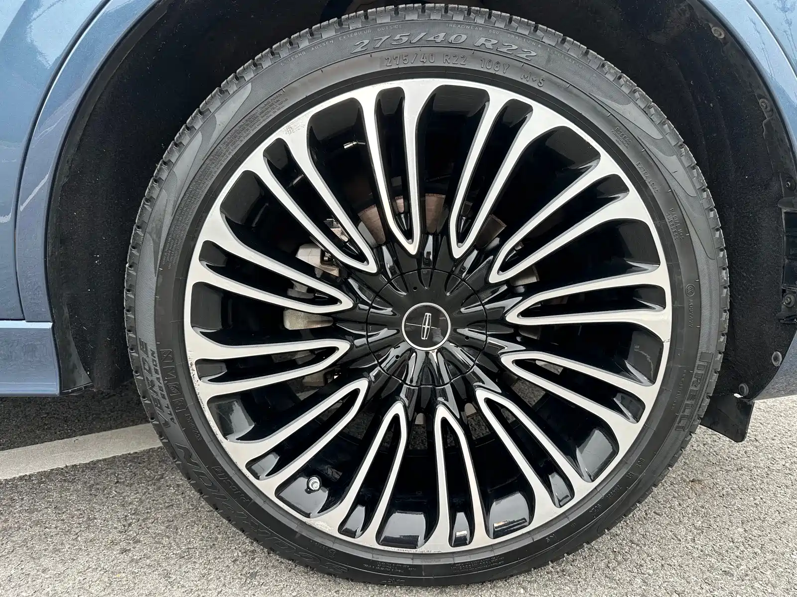 Фото 37 - Lincoln Aviator