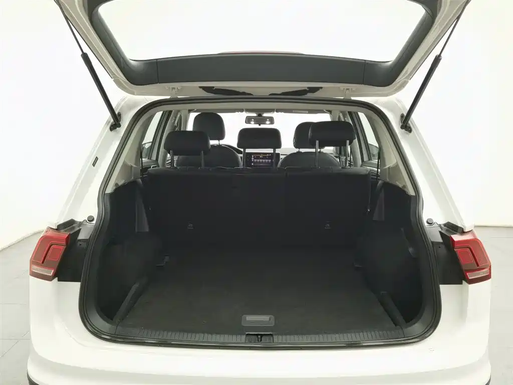 Volkswagen Tiguan L 2022 330TSI Automatic 2WD Comfort Edition фото 16