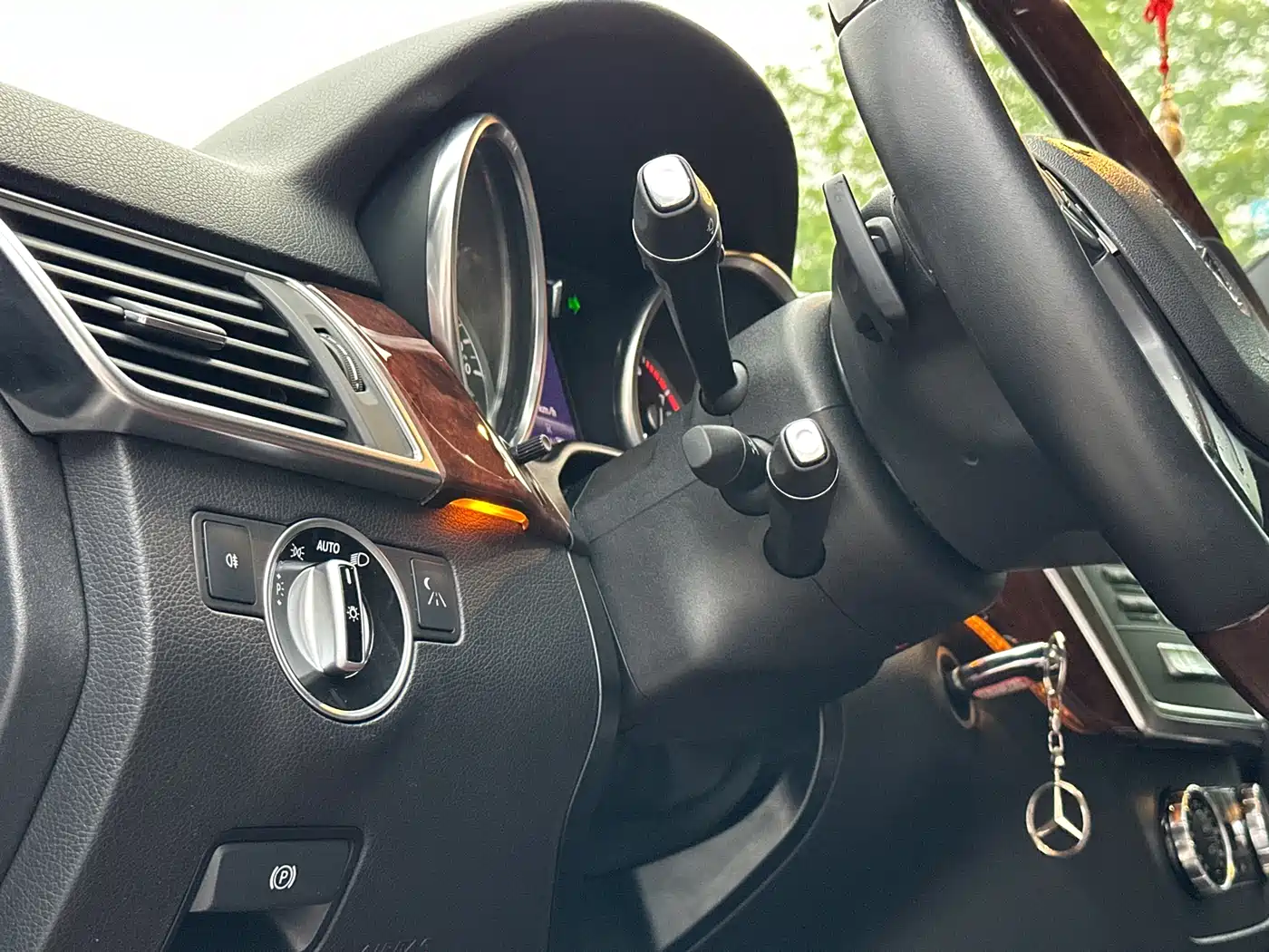 Mercedes-Benz M-Class 2012 Model ML 350 Luxury фото 21