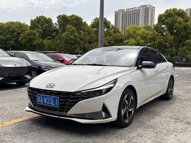 HYUNDAI ELANTRA