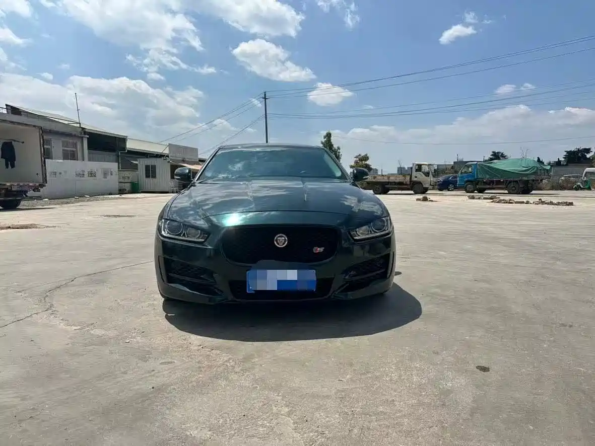 JAGUAR XE