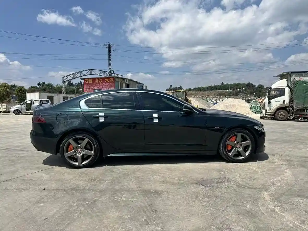 JAGUAR XE