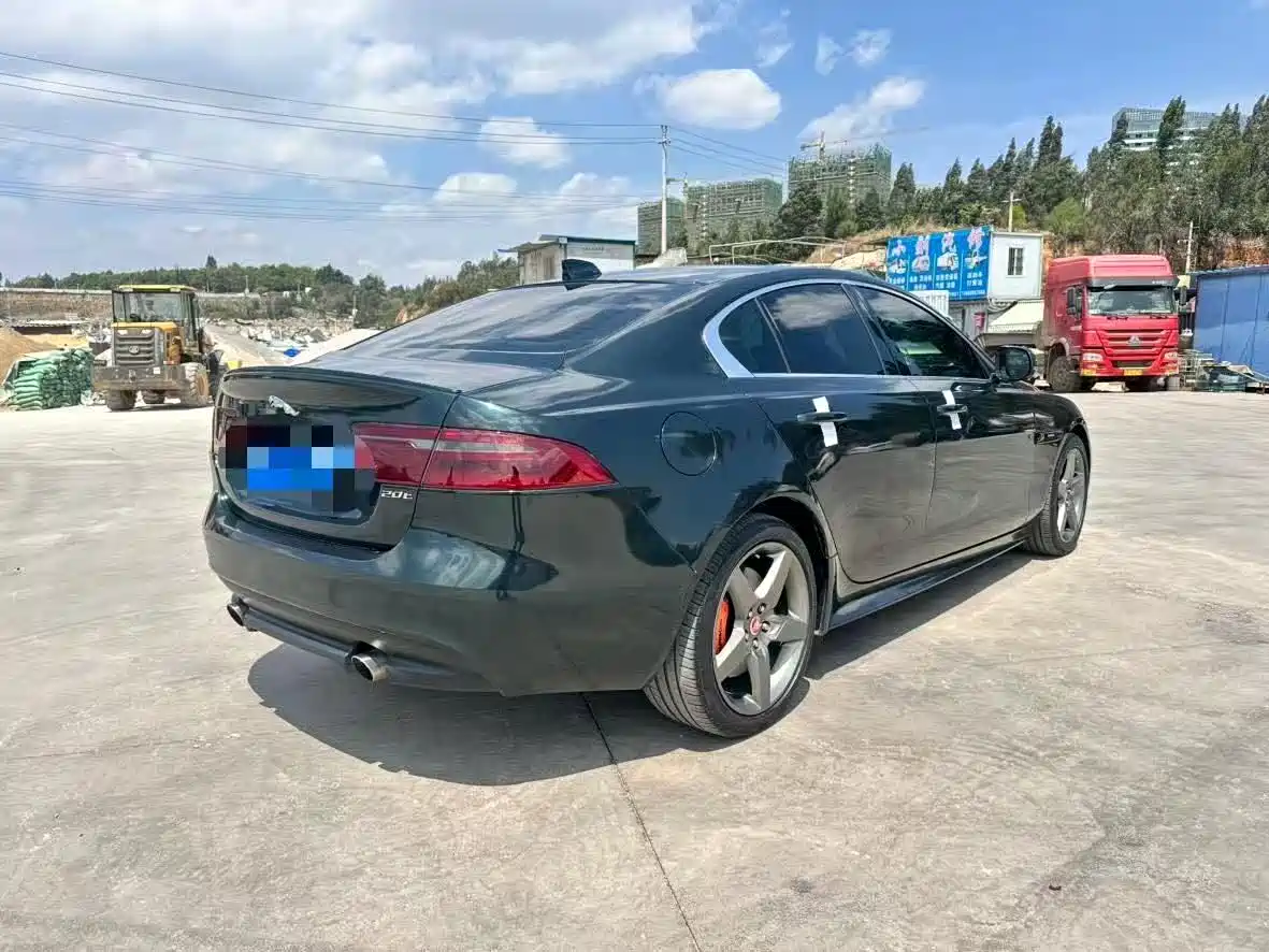 JAGUAR XE
