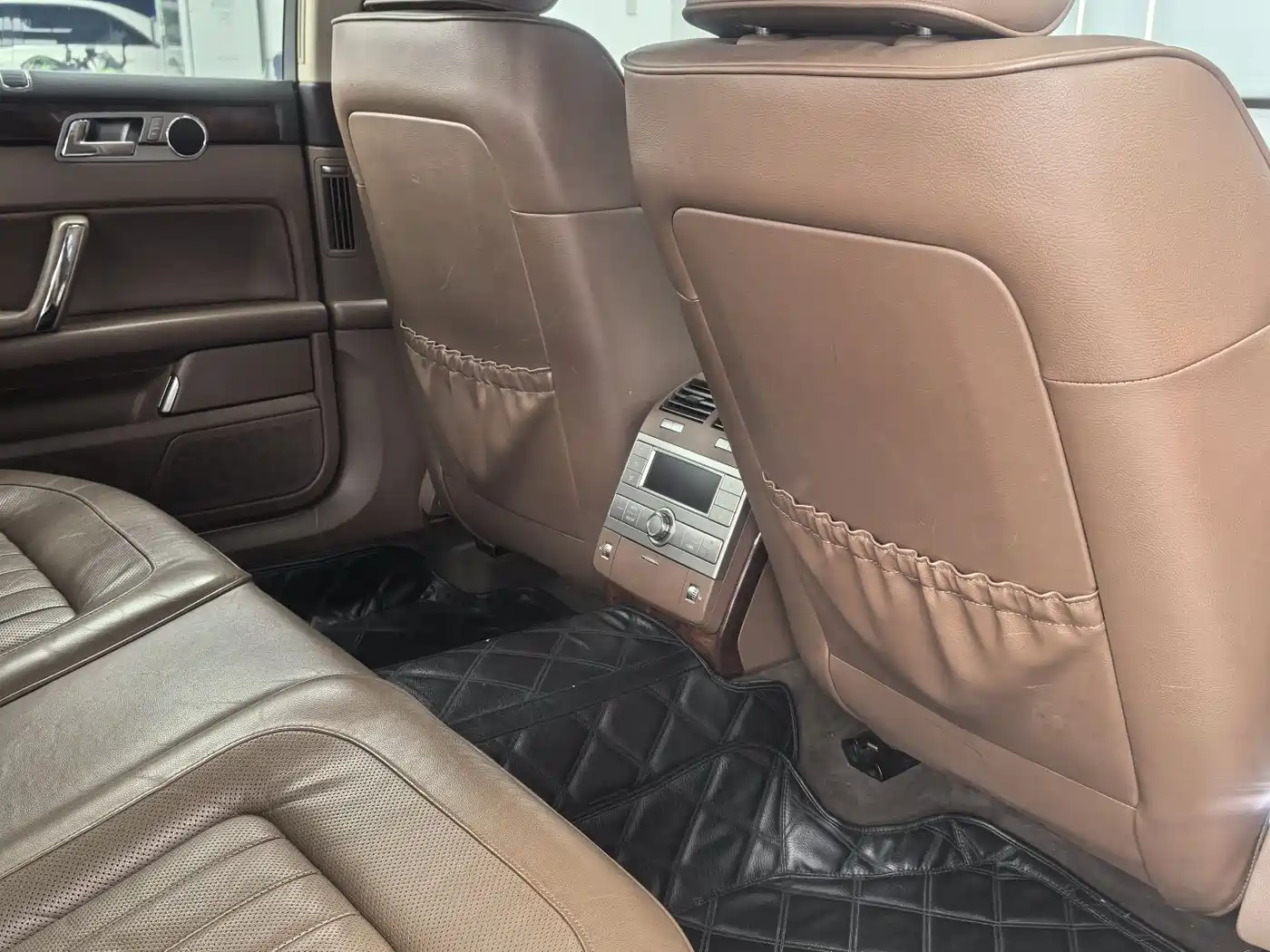 Volkswagen Phaeton 2011 3.6L V6 5-Seater Extended Comfort фото 15
