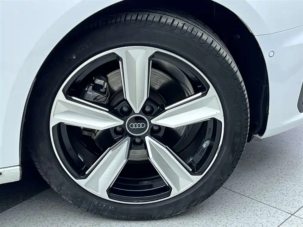 Audi A4L 2022 40 TFSI Luxury Dynamic фото 7