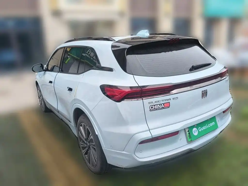 Фото 4 - Buick E5