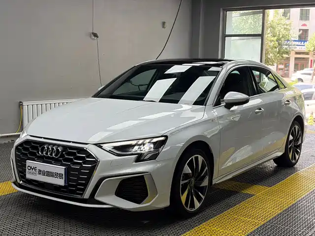 Audi A3 A3L Limousine 35 TFSI, Стиль Спорт