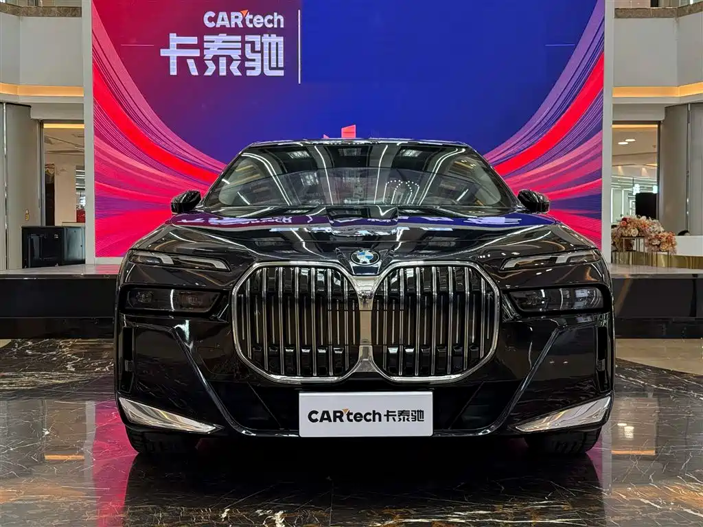 BMW 7 Series 2023 Model 735Li M Sport Package фото 11
