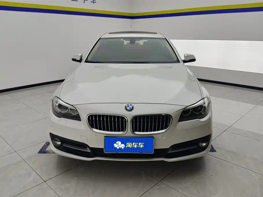BMW 5 Series 2017 520Li Classic Edition фото 2
