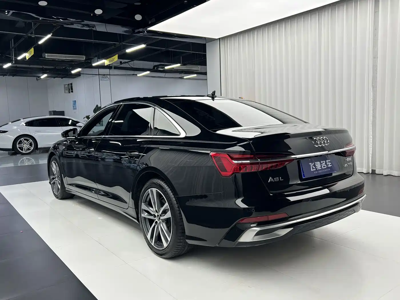 Фото 9 - Audi A6L