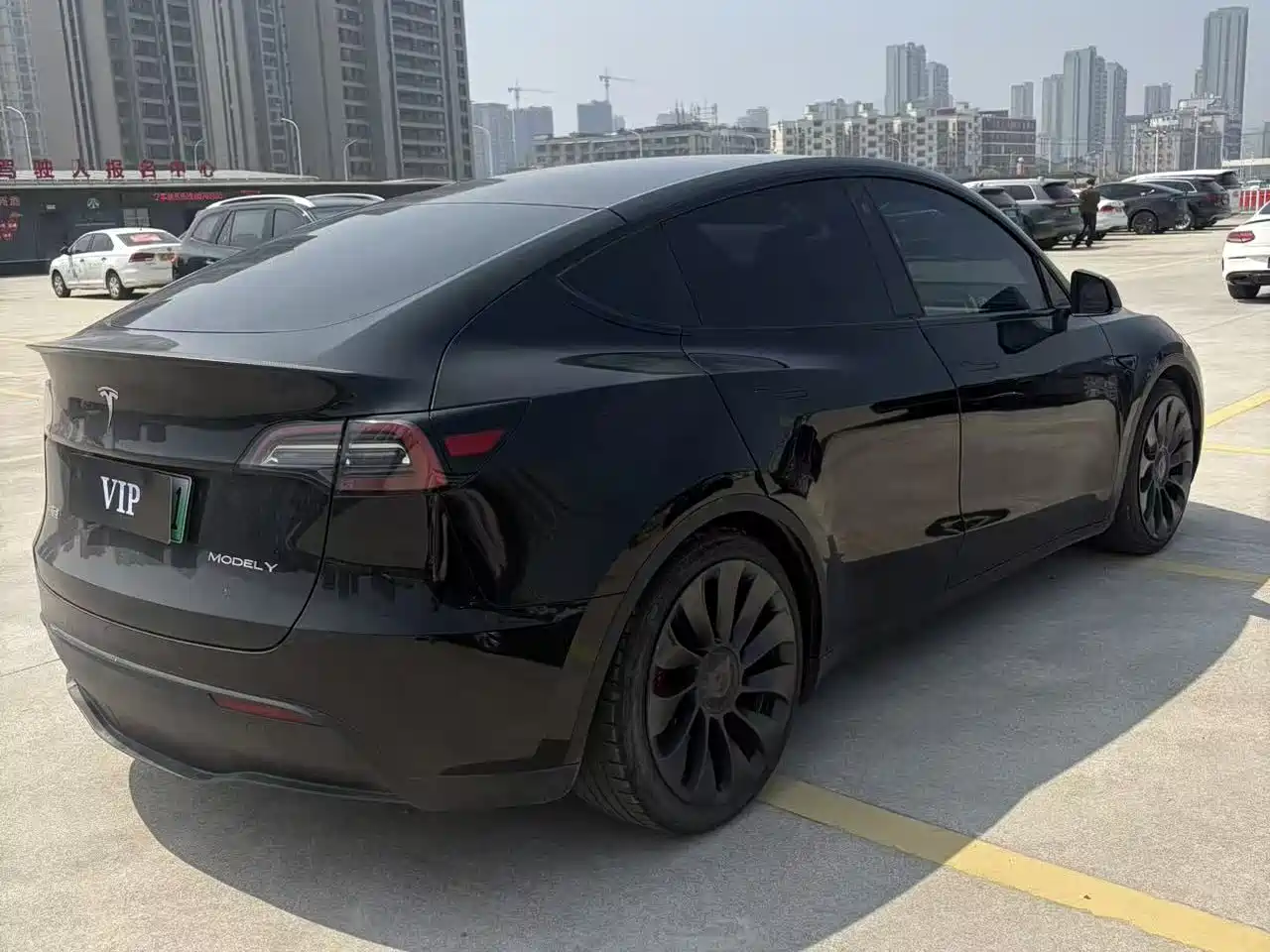 TESLA MODEL Y
