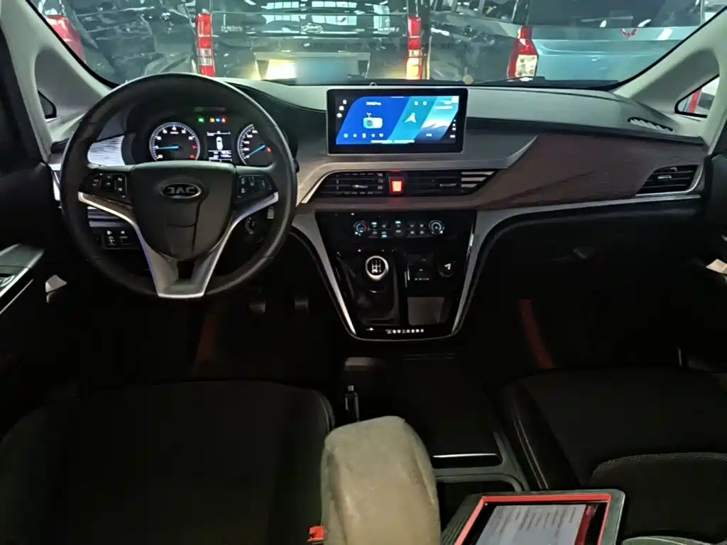 JAC Refine M3 2024 2023 PLUS 1.5T 7/8-seater Smart Connect Edition