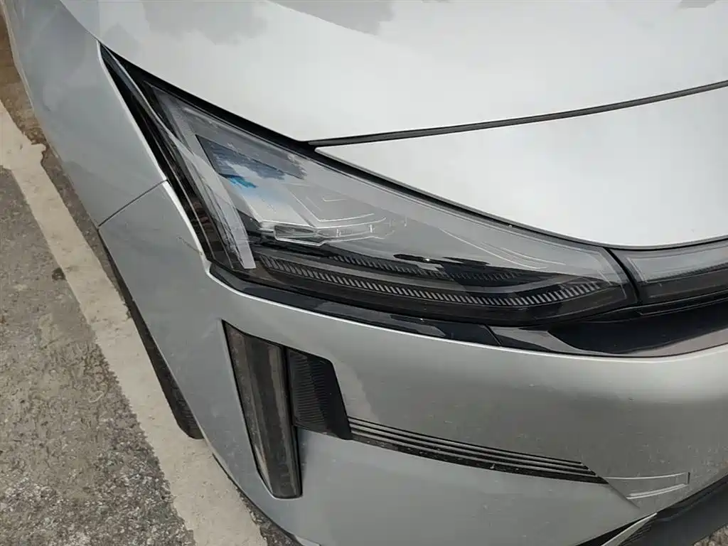 Geely Galaxy Galaxy L6 2025 EM-i 140km Starship Edition фото 13