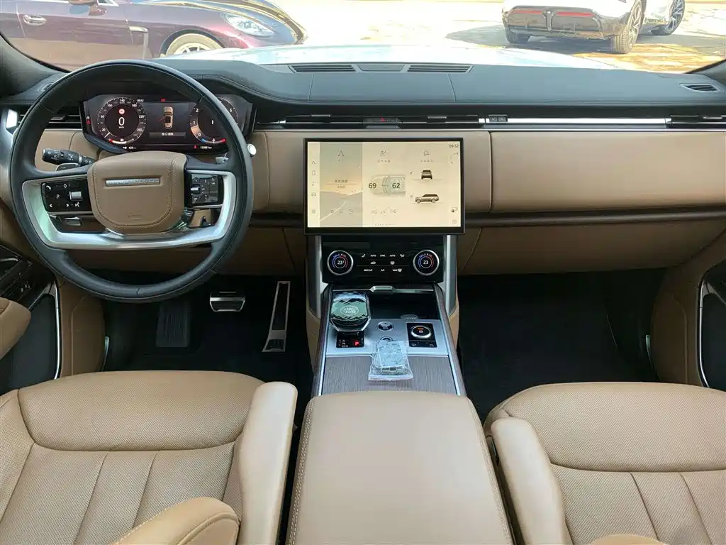 Land Rover Range Rover 2023 3.0 L6 360PS Golden Age Edition фото 14