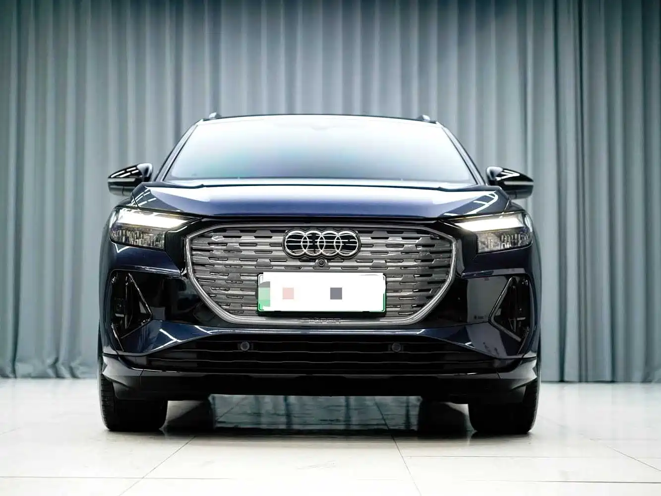 AUDI Q4 E TRON