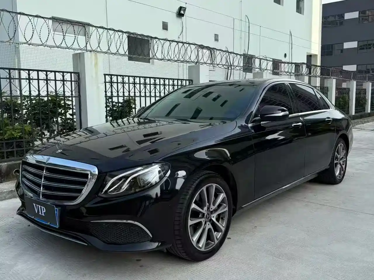 Mercedes-Benz E-Class 2020 E 300 L Sport Luxury Model фото 3