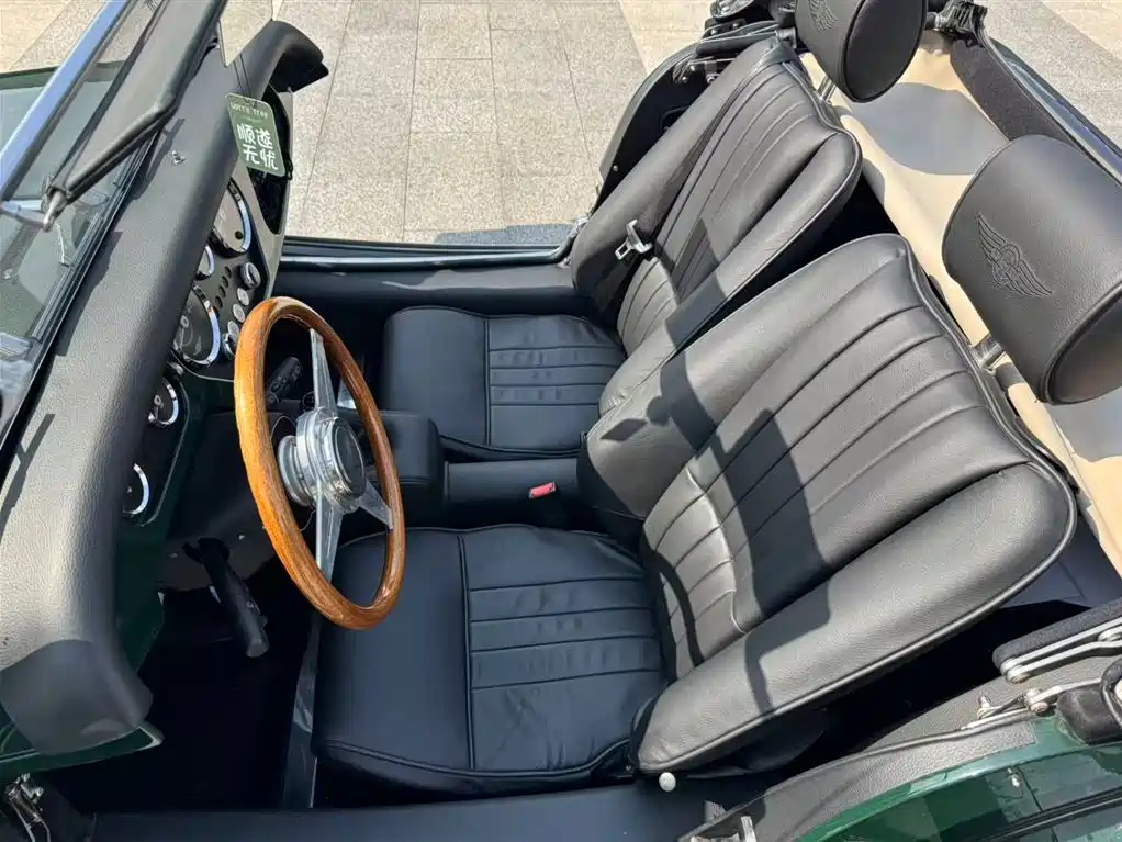 Morgan Plus 4 2013 2.0L Sport 2-seater фото 7
