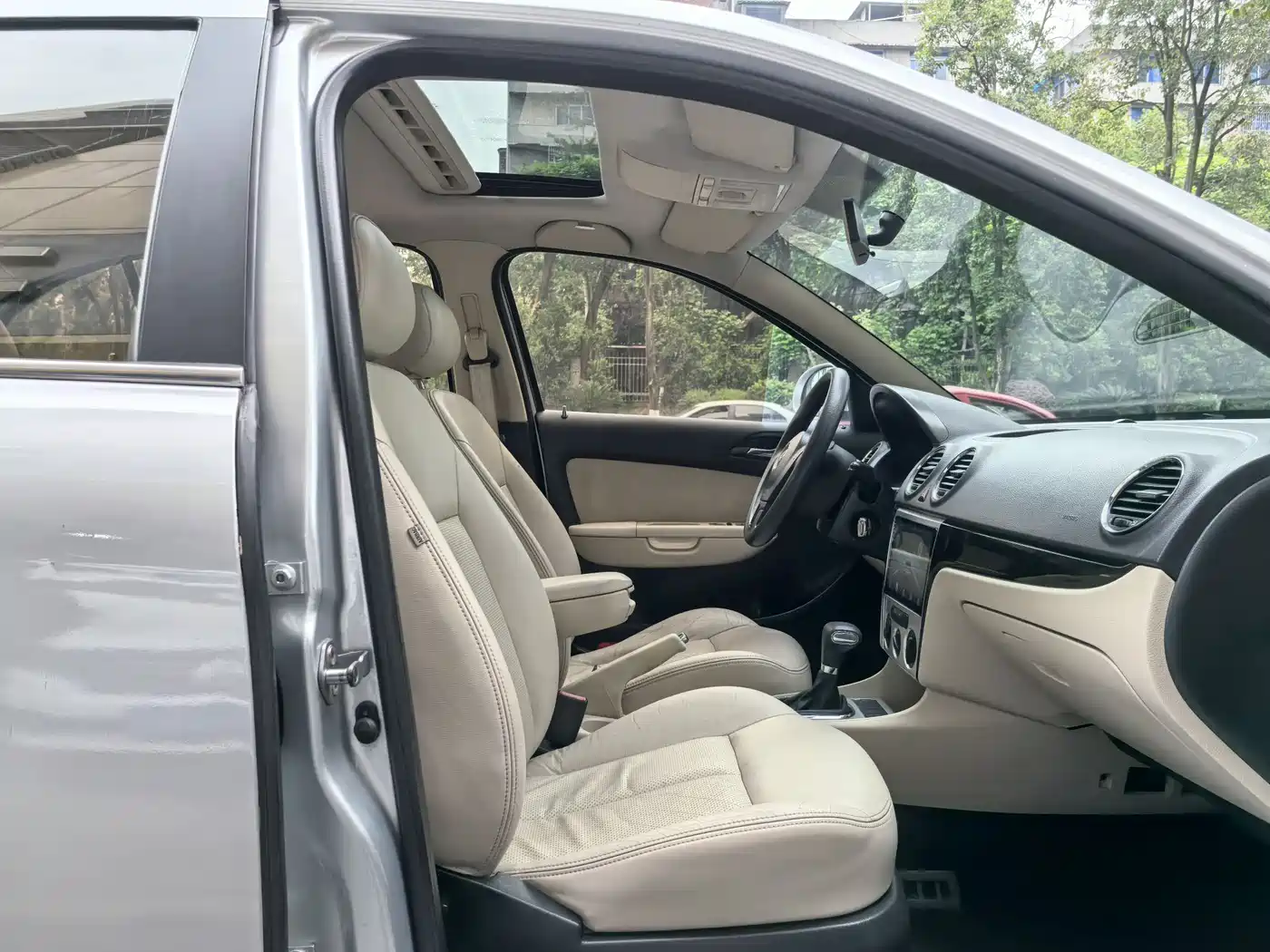 Volkswagen Lavida 2011 1.6L Automatic Pinya Edition фото 13