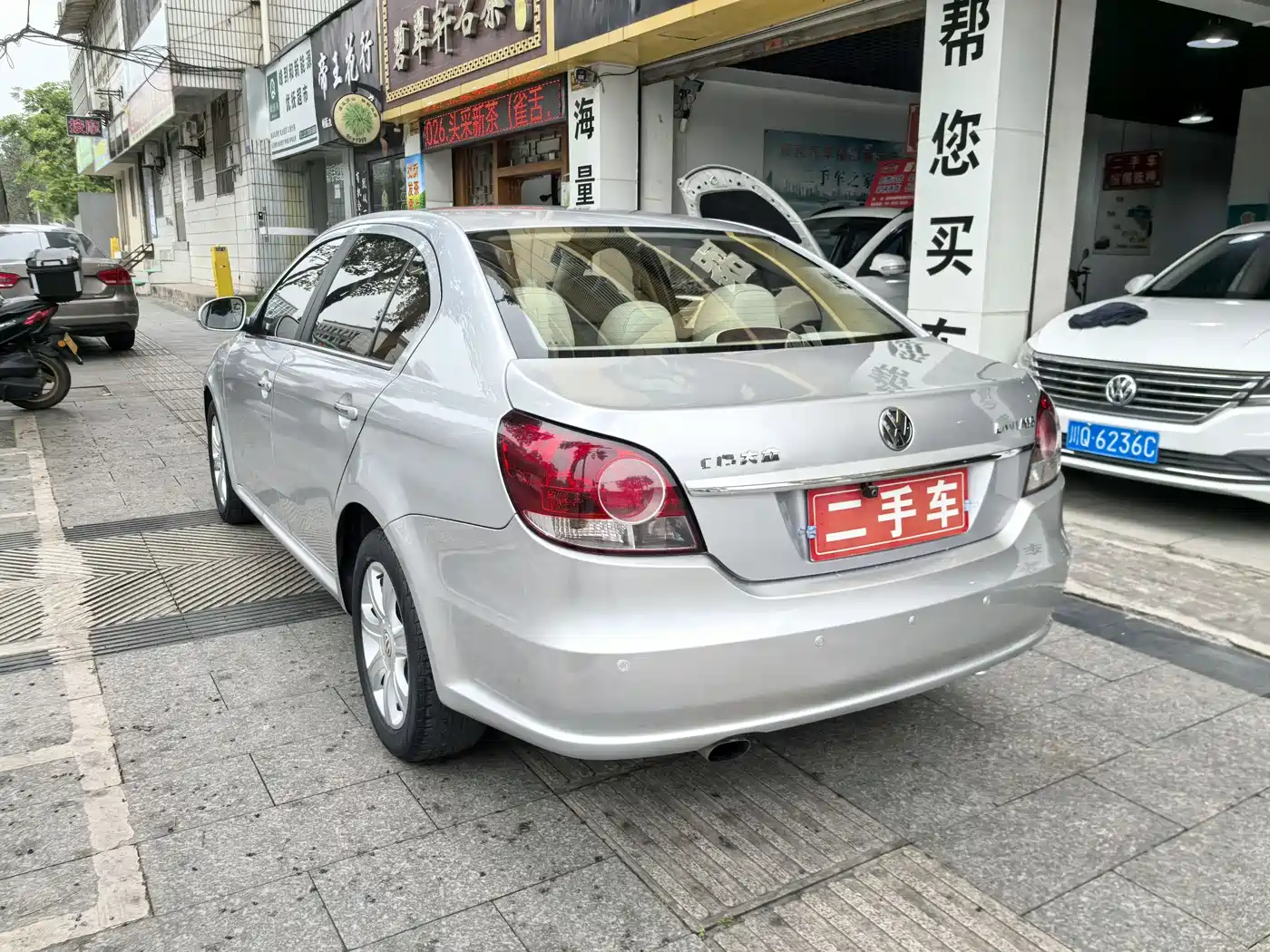 Volkswagen Lavida 2011 1.6L Automatic Pinya Edition фото 6
