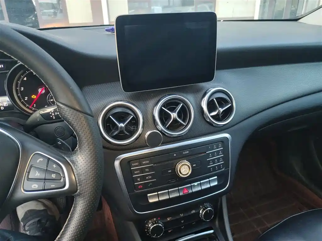 Mercedes-Benz GLA 2017 GLA 200 Dynamic фото 13