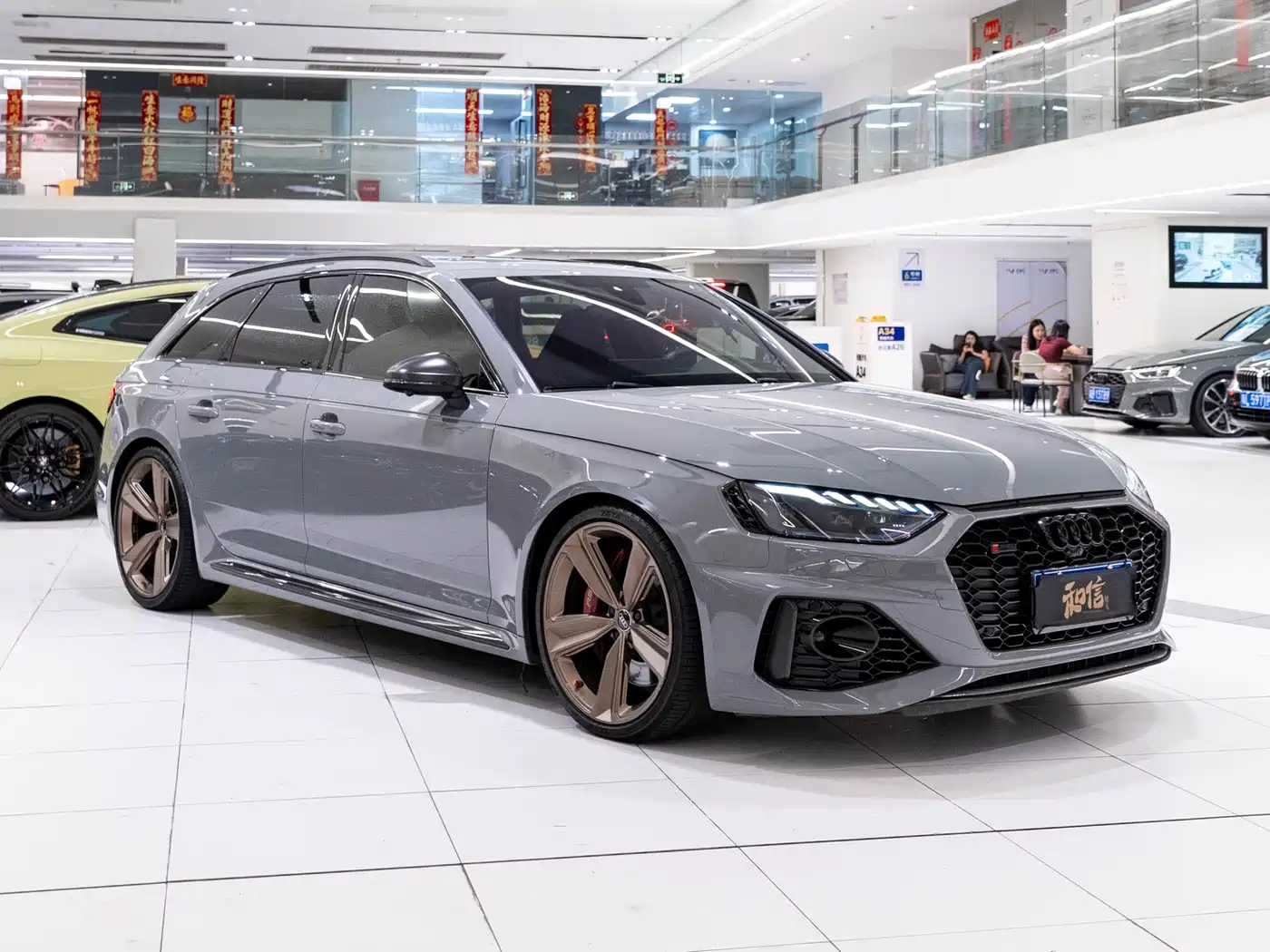 Audi RS 4 2022 RS4 Avant Dark Gold Edition фото 3
